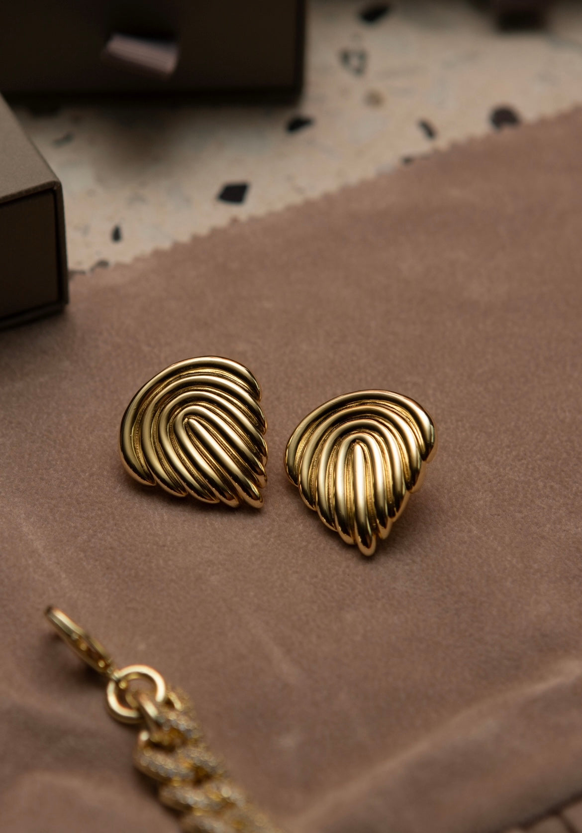 Sale - Gold Vintage Ridge Earrings